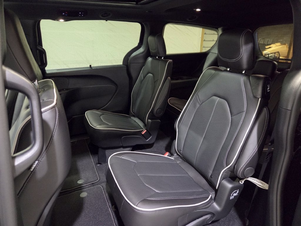 2027 Chrysler Pacifica Limited
