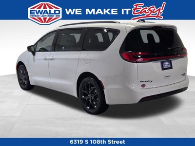 2027 Chrysler Pacifica Limited