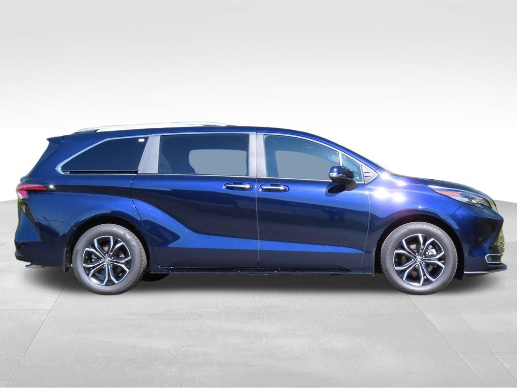 2025 Toyota Sienna Platinum 7 Passenger